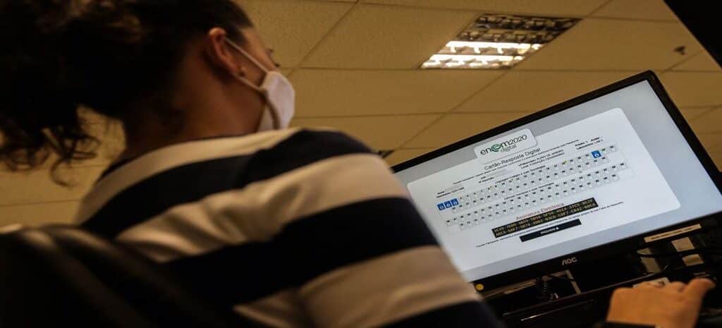 Governo divulga datas para pedir isenção de taxa de inscrição no Enem