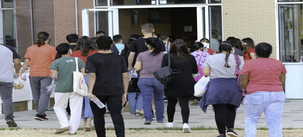 Inep publica editais para versão impressa e digital do Enem 2022