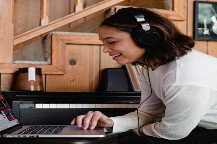 Música pode ajudar no aprendizado do inglês_65995a2931cbe.jpeg