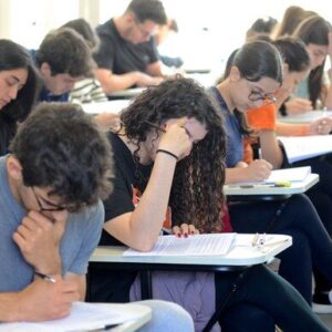 alt="UFRGS Divulga Edital de Isenção da Taxa de Inscrição do Vestibular 2025"