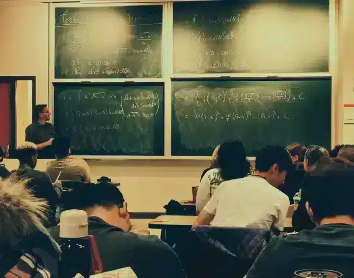 Lula sanciona novo ensino médio com veto a mudança no Enem