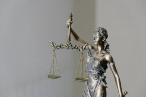 Por que o MEC desativou curso de direito tradicional em SP