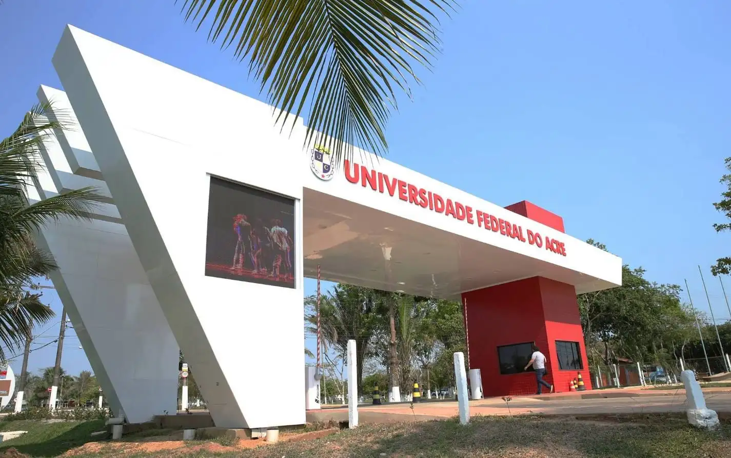 Professor critica prova de física para medicina da UFAC por 'erros infantis'