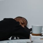 Dormir bem pode ajudar no desempenho escolar de adolescentes, mostra estudo