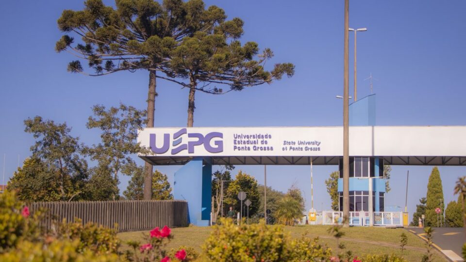 fachada-reitoria-e-portal-campus-jun-2023-AJ-1232×821-1-960×540 Uepg abre inscrições para vestibular 2026 com vagas em ponta grossa
