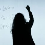 Brasil segue nas últimas posições no Pisa 2025 e fica atrás de vizinhos