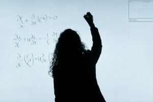 Brasil segue nas últimas posições no Pisa 2025 e fica atrás de vizinhos