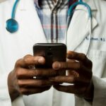 USP: cartilha feita por alunos de medicina reúne dicas para vestibulandos e análises de redações