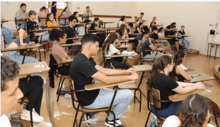Universidades estaduais do Paraná ofertam 9,5 mil vagas para 2027